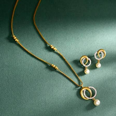 Gold chain set on green background